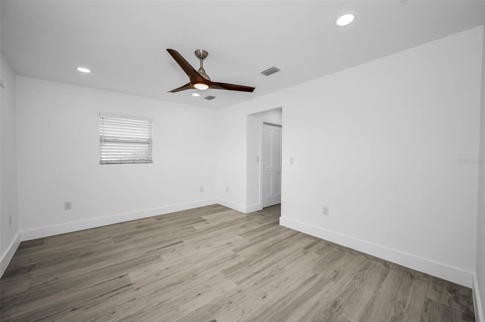 GULF SHORES 1ST ADD - Residential Lease