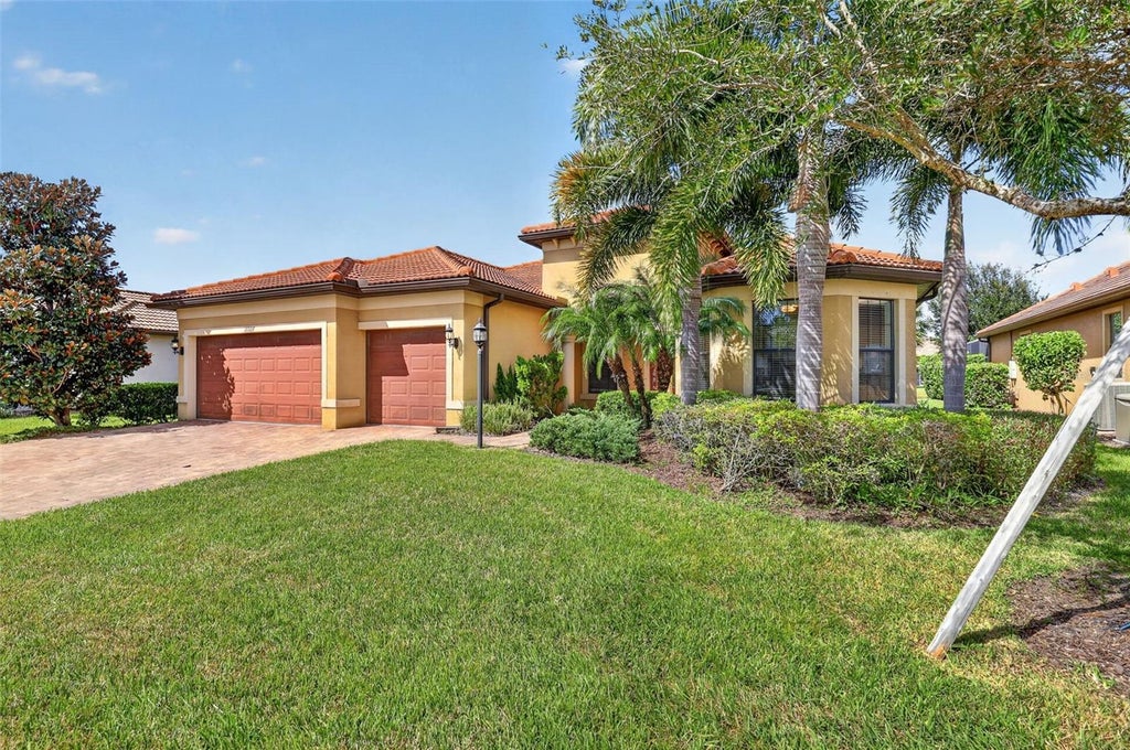 Photo of 16927 Winthrop Place, Lakewood Ranch, FL 34202 (MLS # A4709841)