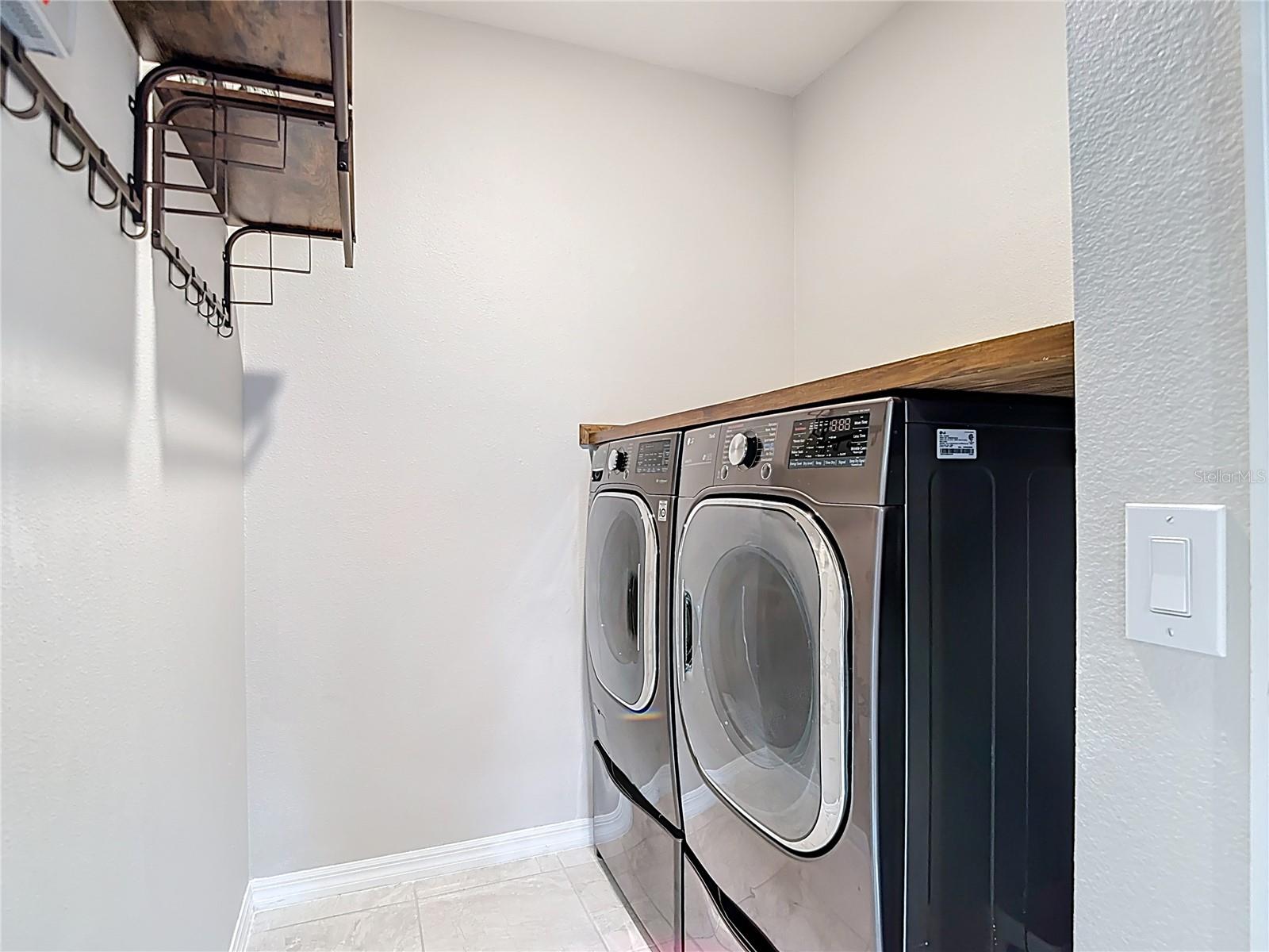 KEMERTON PLACE - Residential