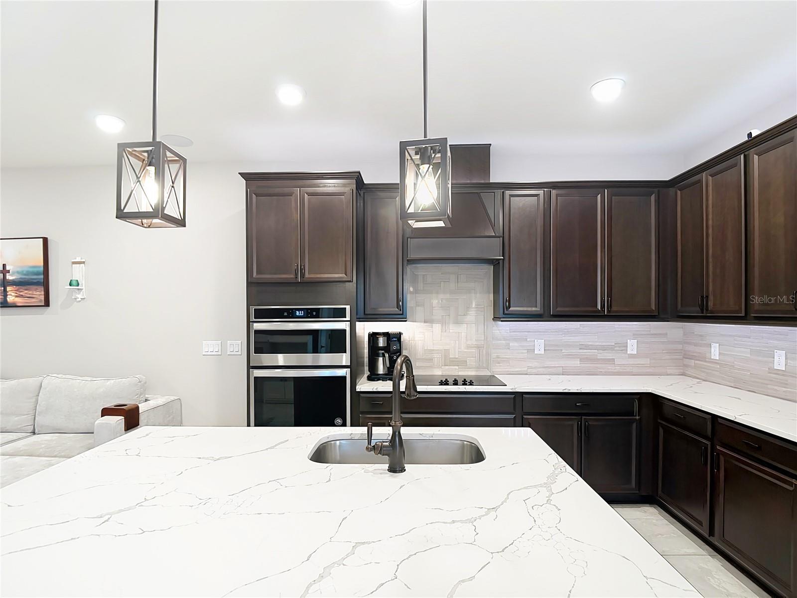 KEMERTON PLACE - Residential