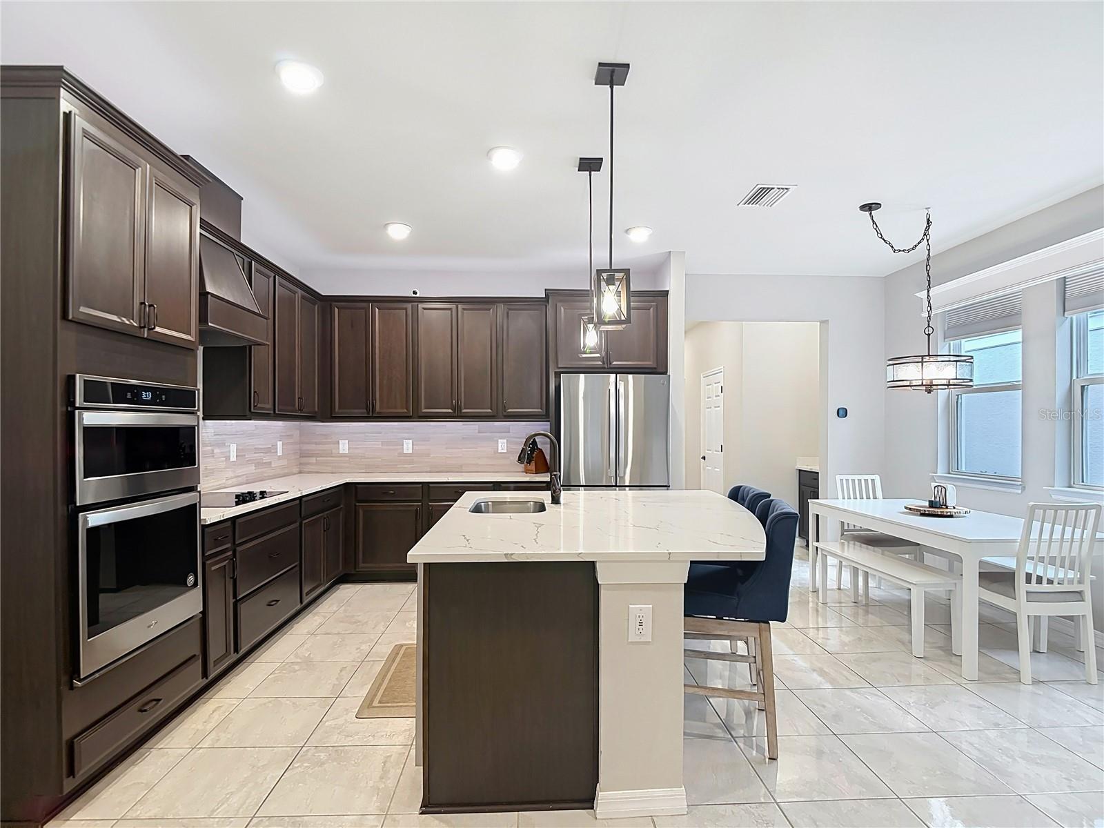 KEMERTON PLACE - Residential