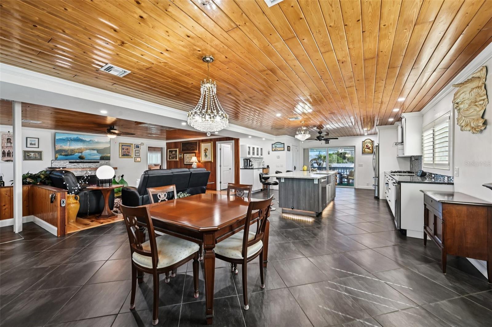 PALM POINT - Residential