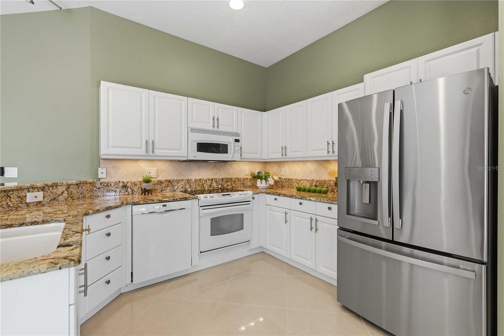 Photo of 6991 Superior Street Circle, Sarasota, FL 34243 (MLS # A4677330)