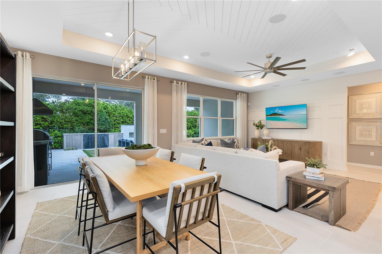 DEL WEBB TWIN LAKES - Residential