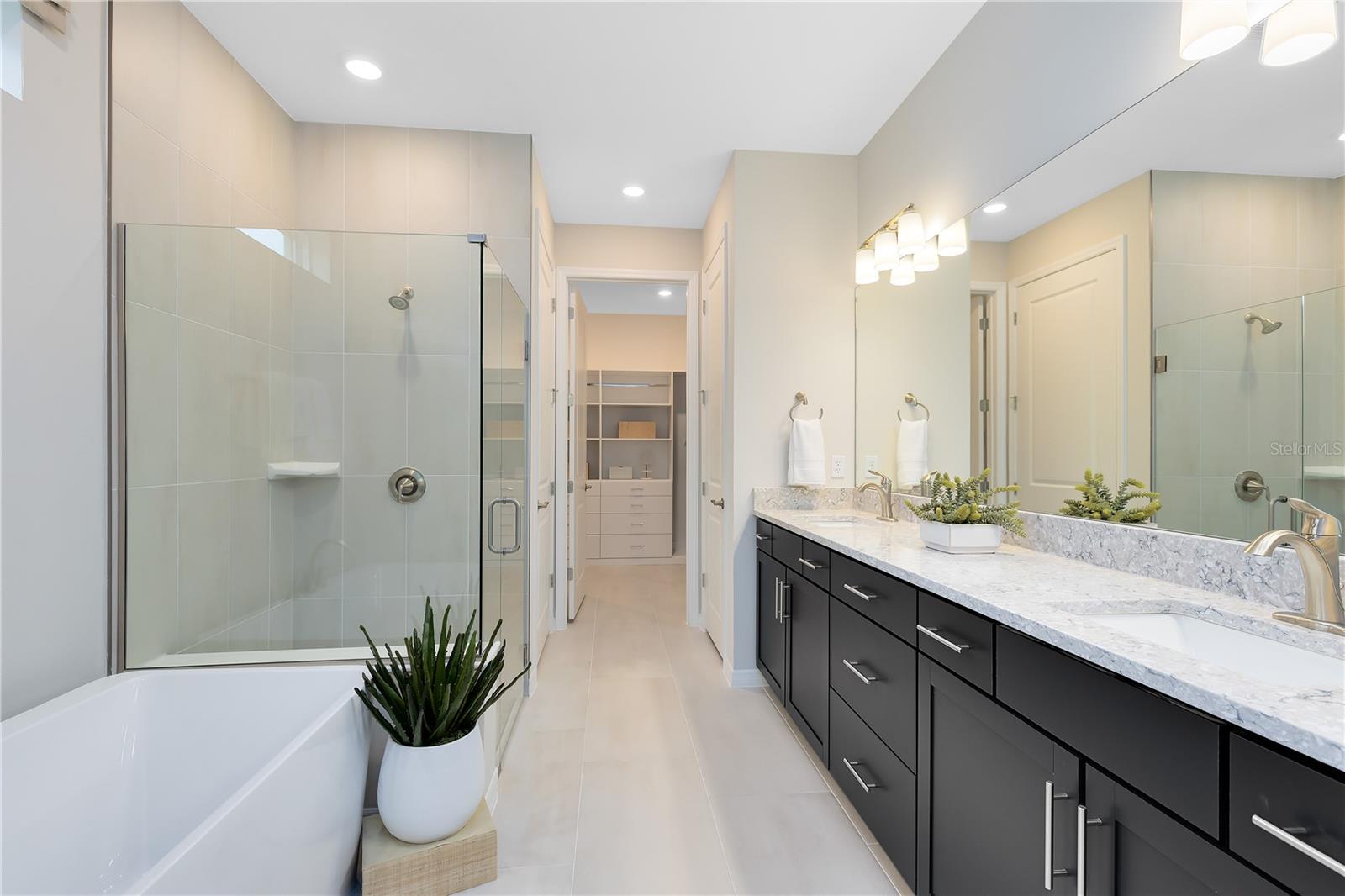 DEL WEBB TWIN LAKES - Residential