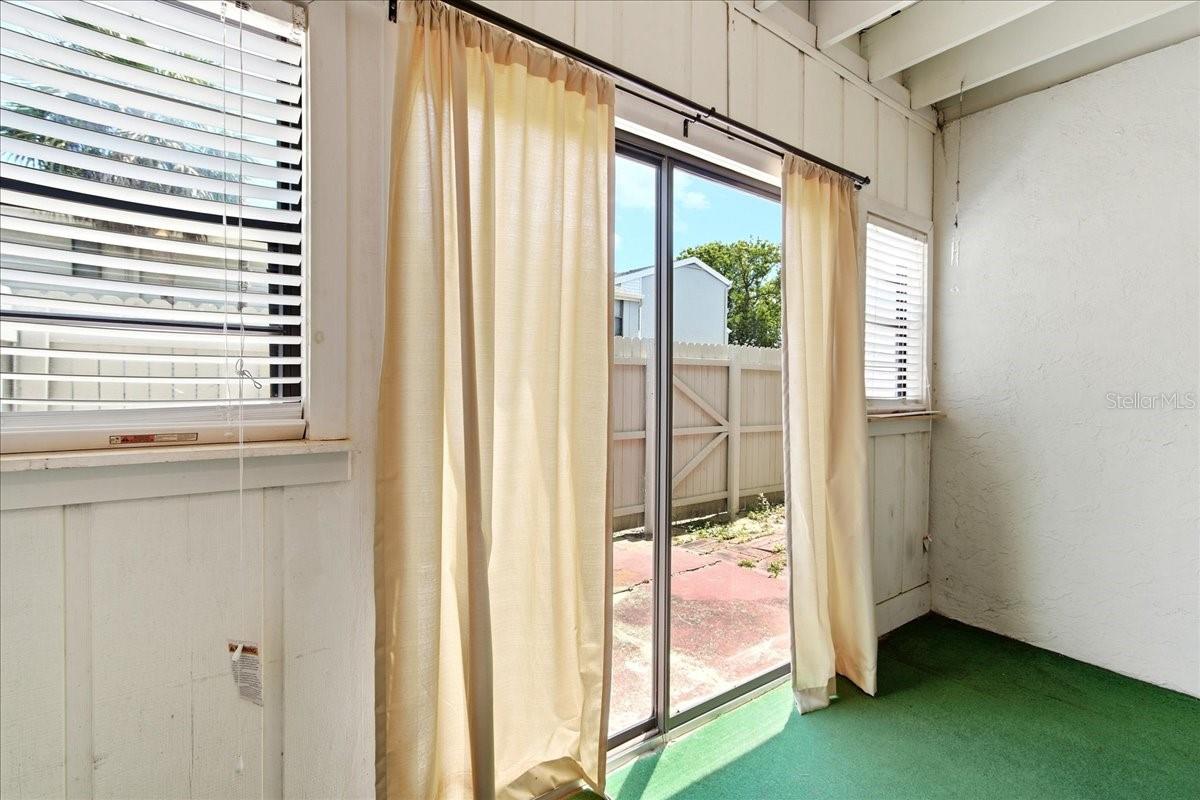 ERROL OAKS CONDO 01 - Residential