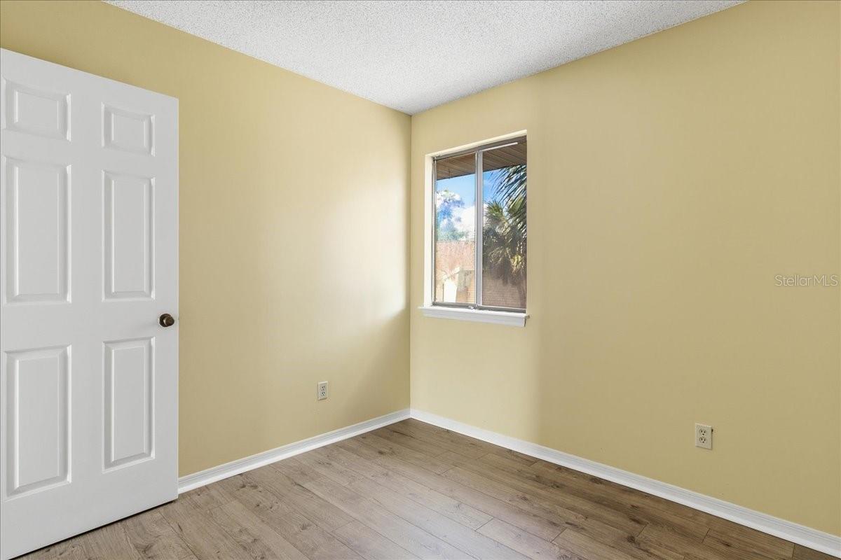 ERROL OAKS CONDO 01 - Residential