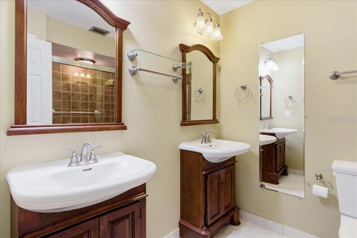 ERROL OAKS CONDO 01 - Residential
