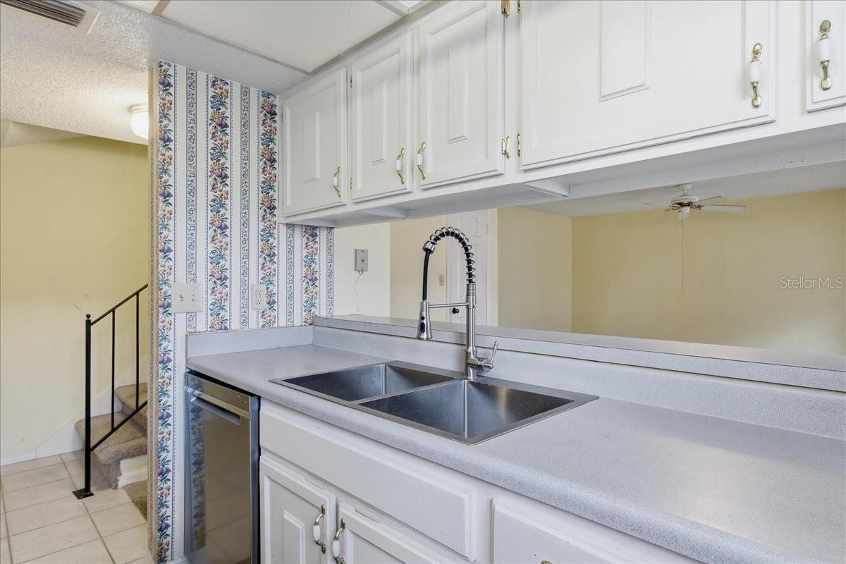 ERROL OAKS CONDO 01 - Residential