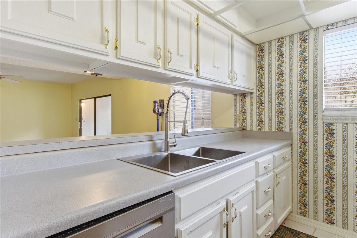 ERROL OAKS CONDO 01 - Residential