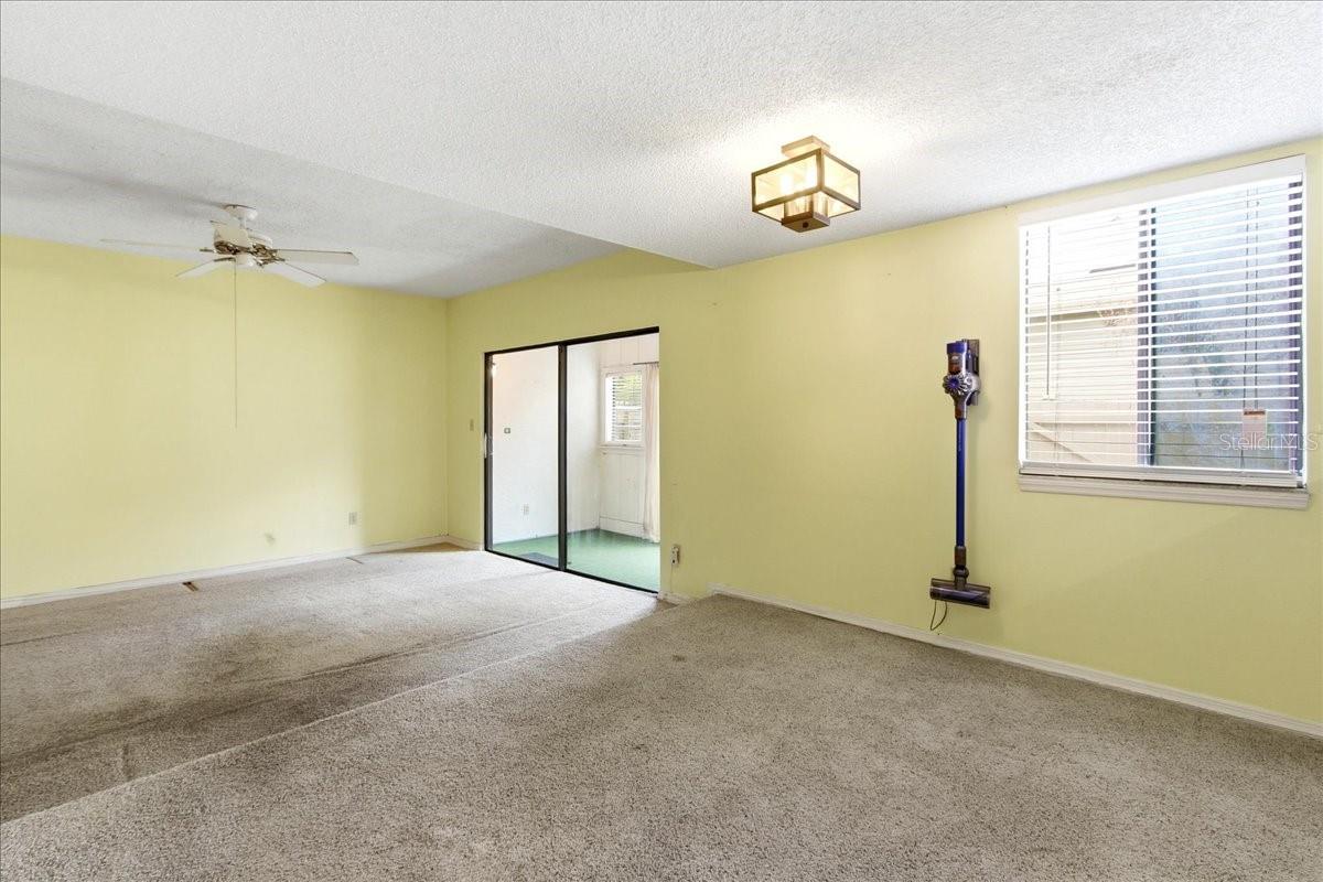 ERROL OAKS CONDO 01 - Residential