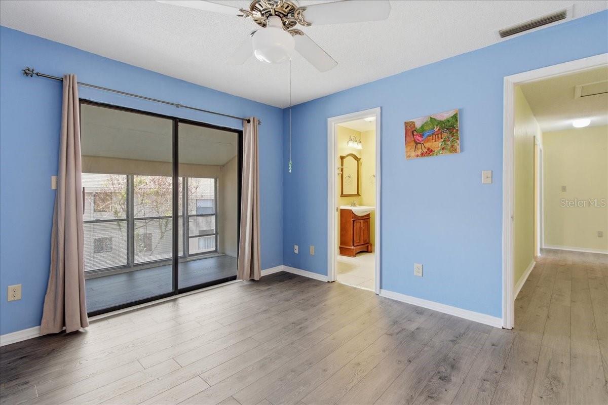 ERROL OAKS CONDO 01 - Residential