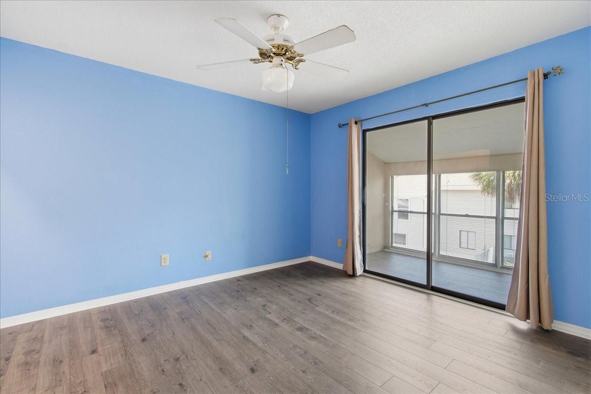 ERROL OAKS CONDO 01 - Residential