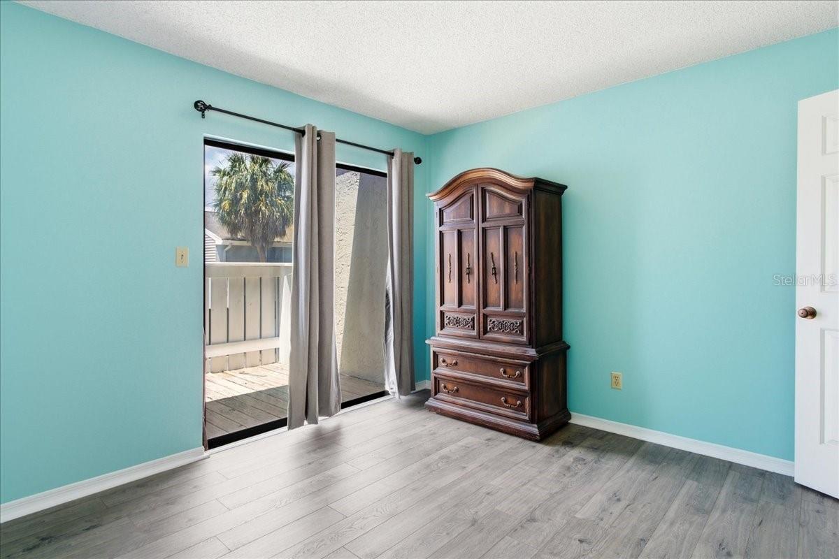 ERROL OAKS CONDO 01 - Residential