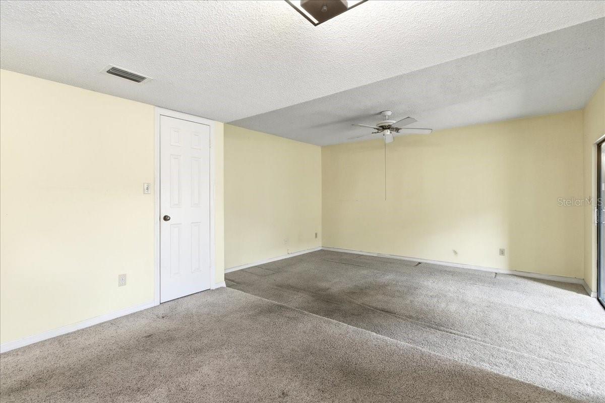 ERROL OAKS CONDO 01 - Residential