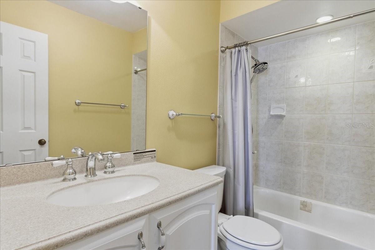 ERROL OAKS CONDO 01 - Residential