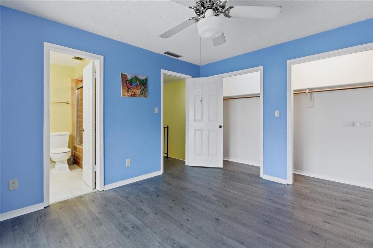 ERROL OAKS CONDO 01 - Residential