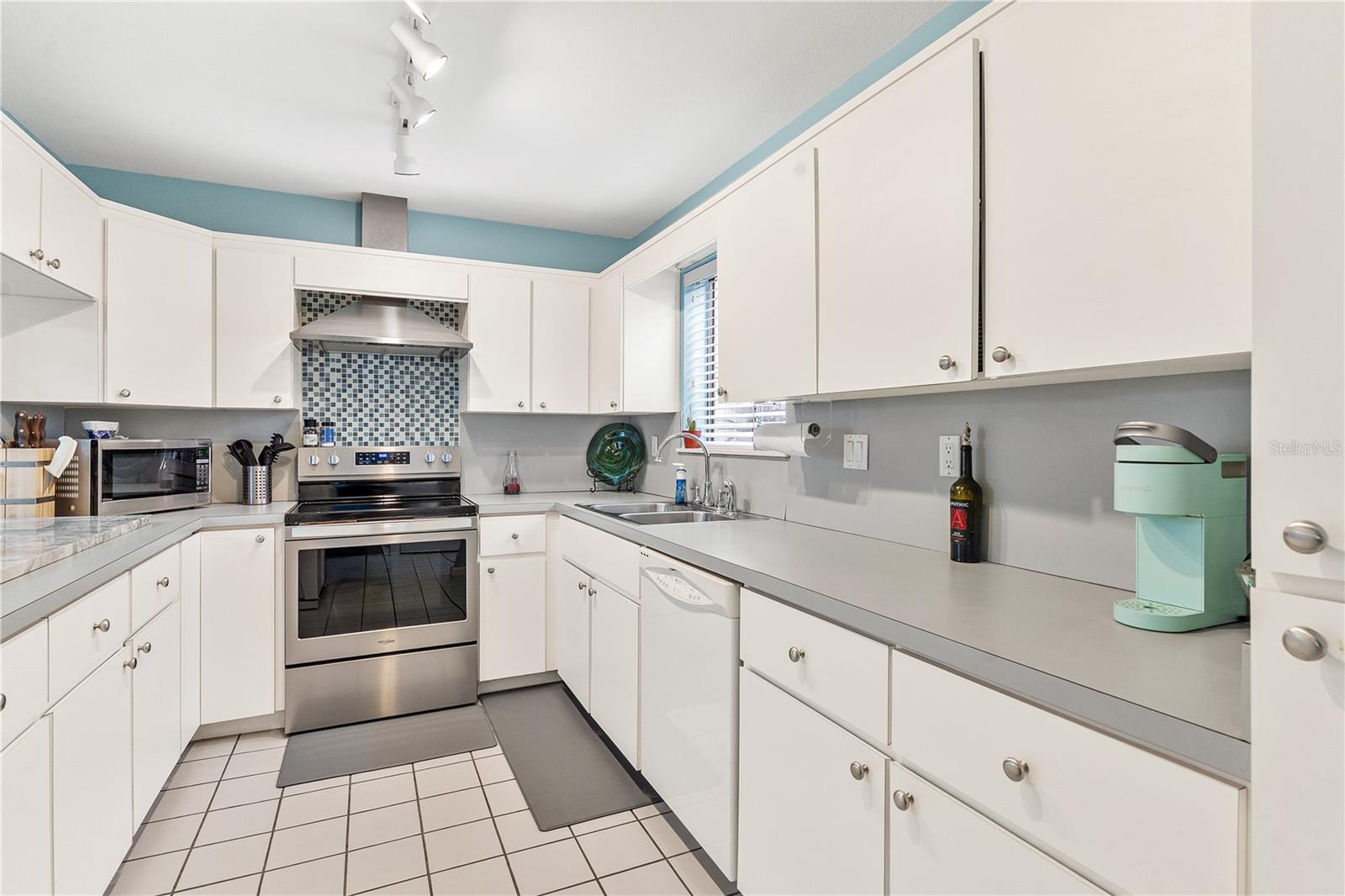 WATERWOOD TWNHS SUB - Residential