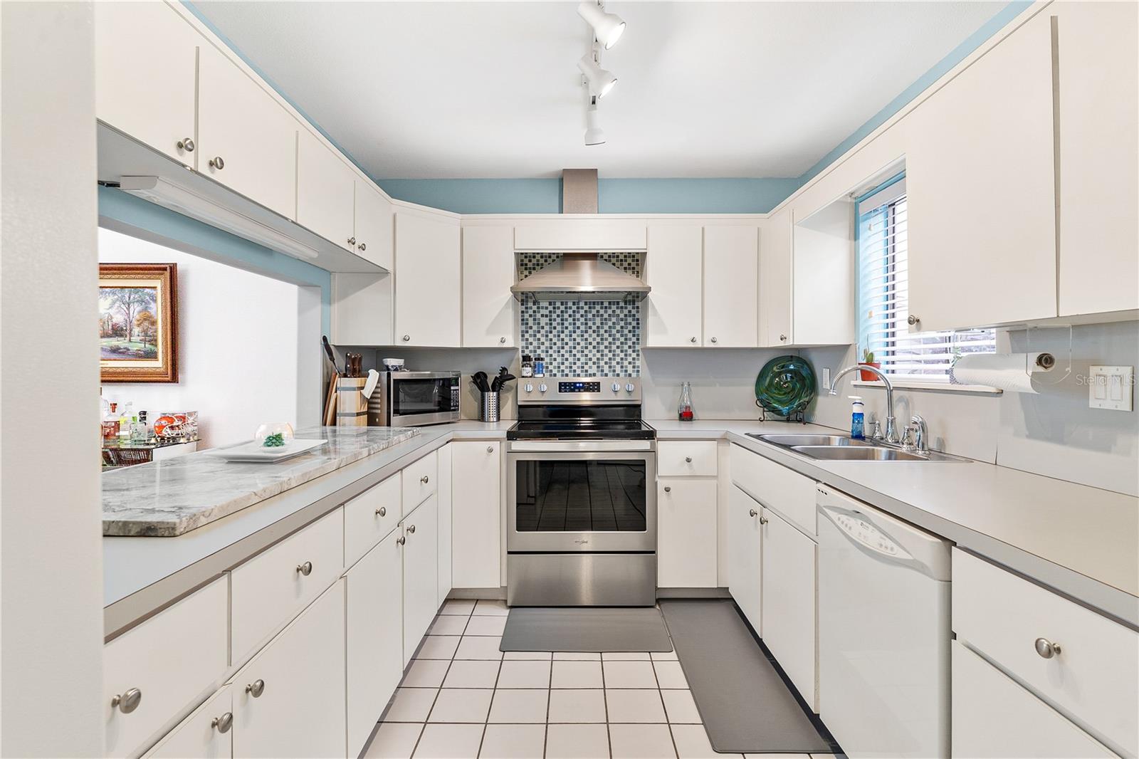 WATERWOOD TWNHS SUB - Residential