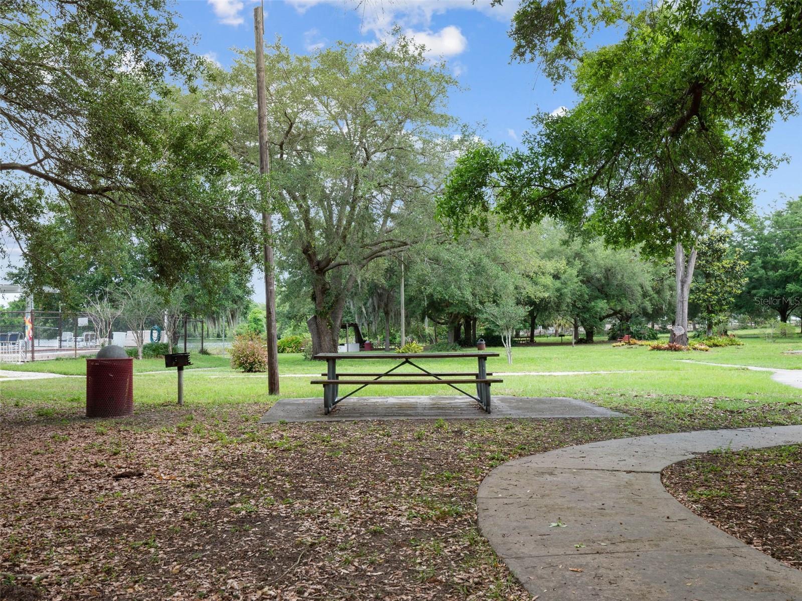 KINGSWOOD MANOR 1ST ADD - Residential