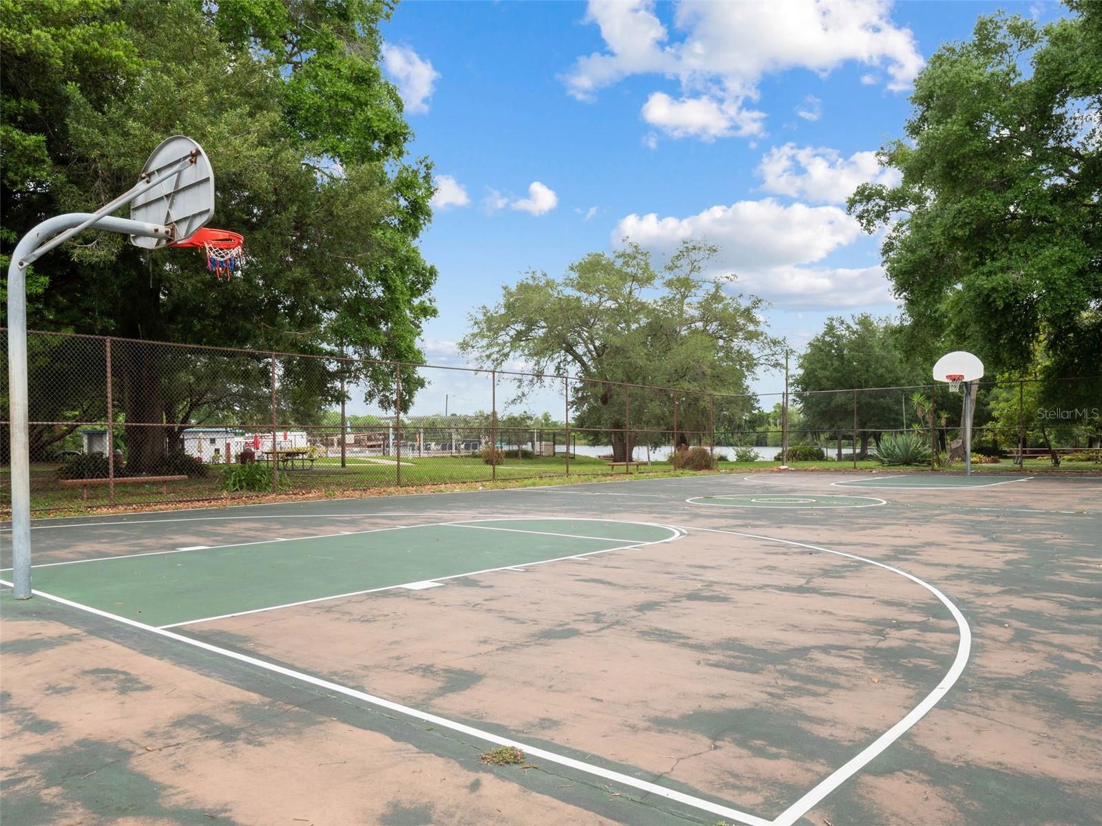 KINGSWOOD MANOR 1ST ADD - Residential