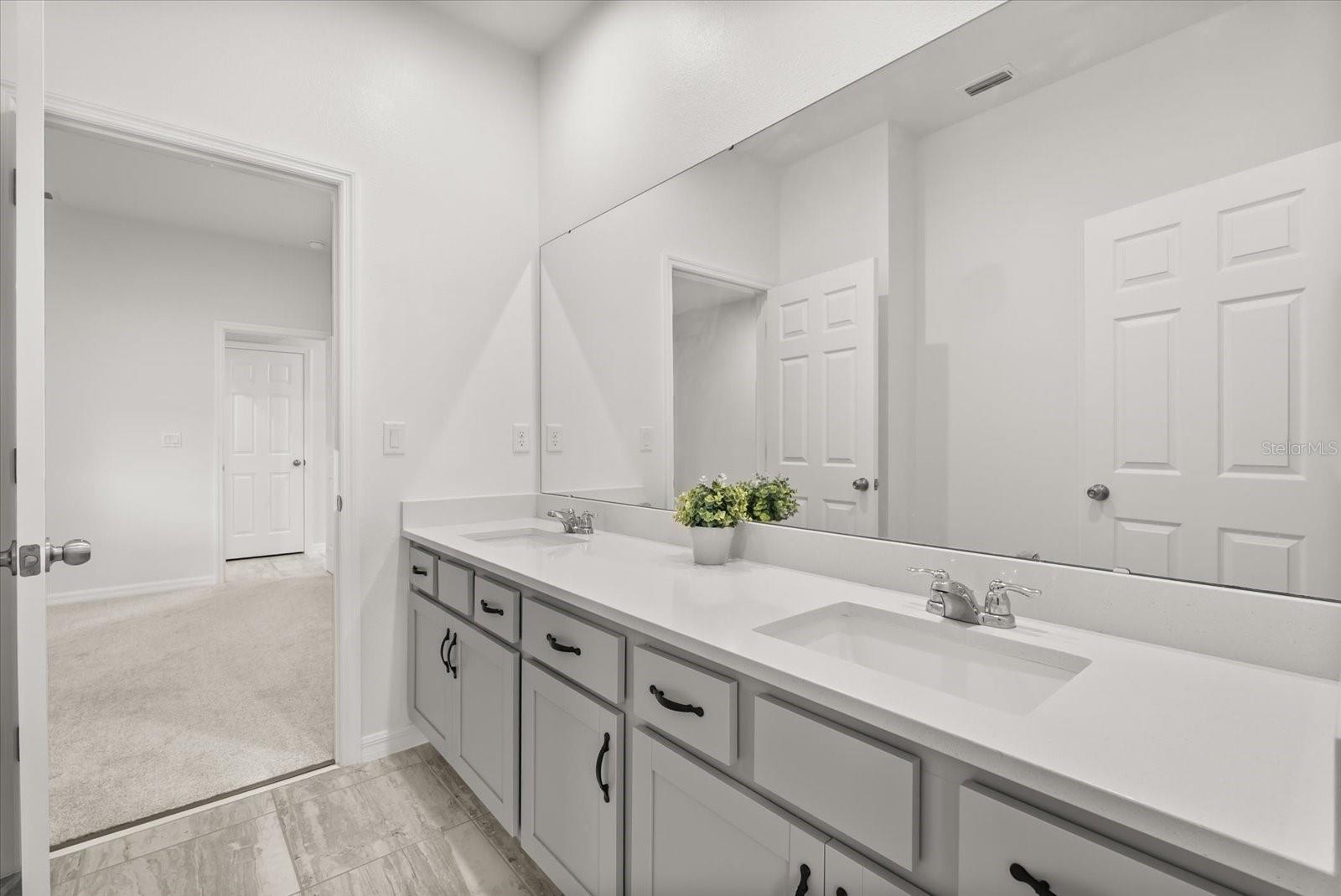 STARWOOD PH N-14 - Residential