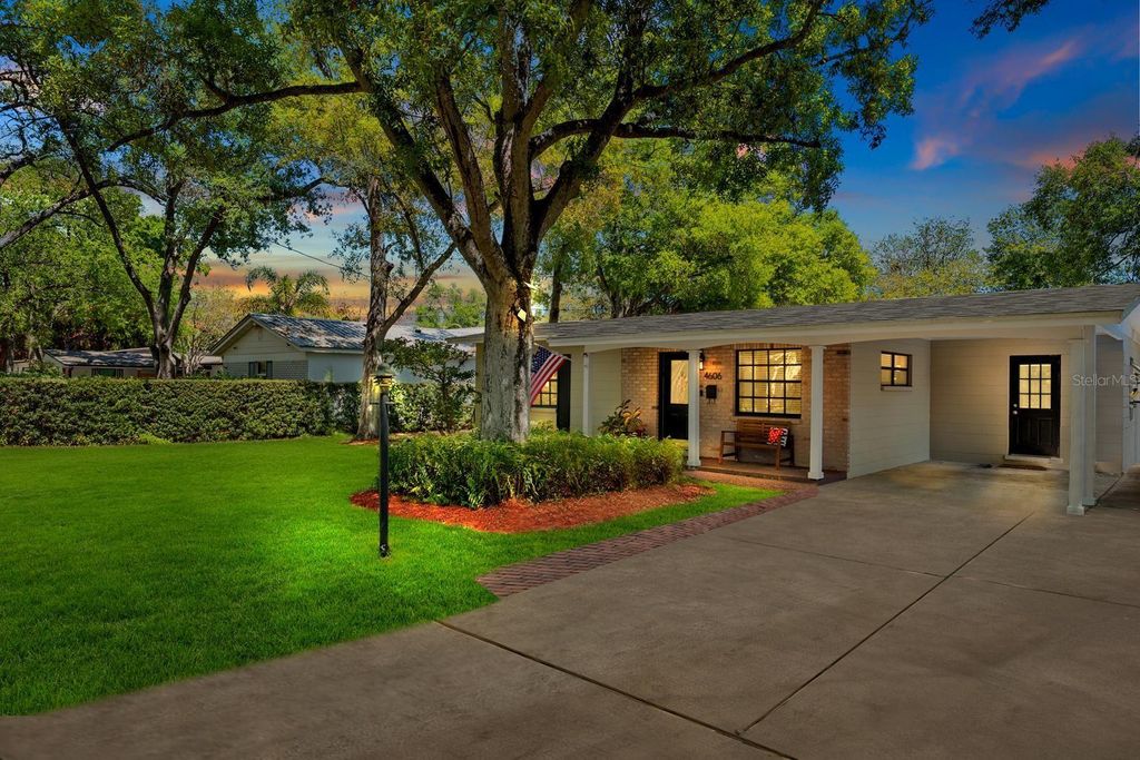 Photo of 4606 S Esperanza Avenue, Tampa, FL 33611 (MLS # TB8489234)