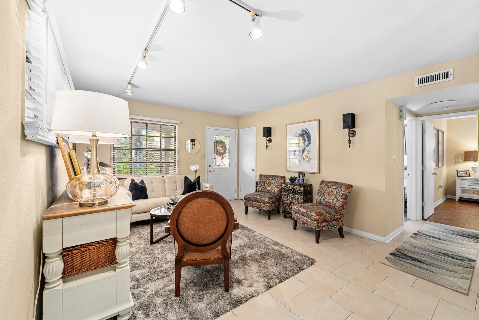 BARR CITY - Residential