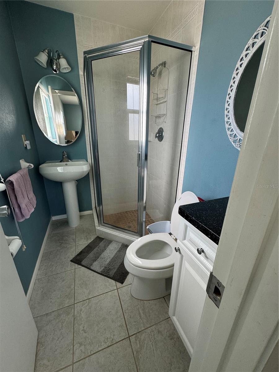 VENICE GARDENS - Residential Lease