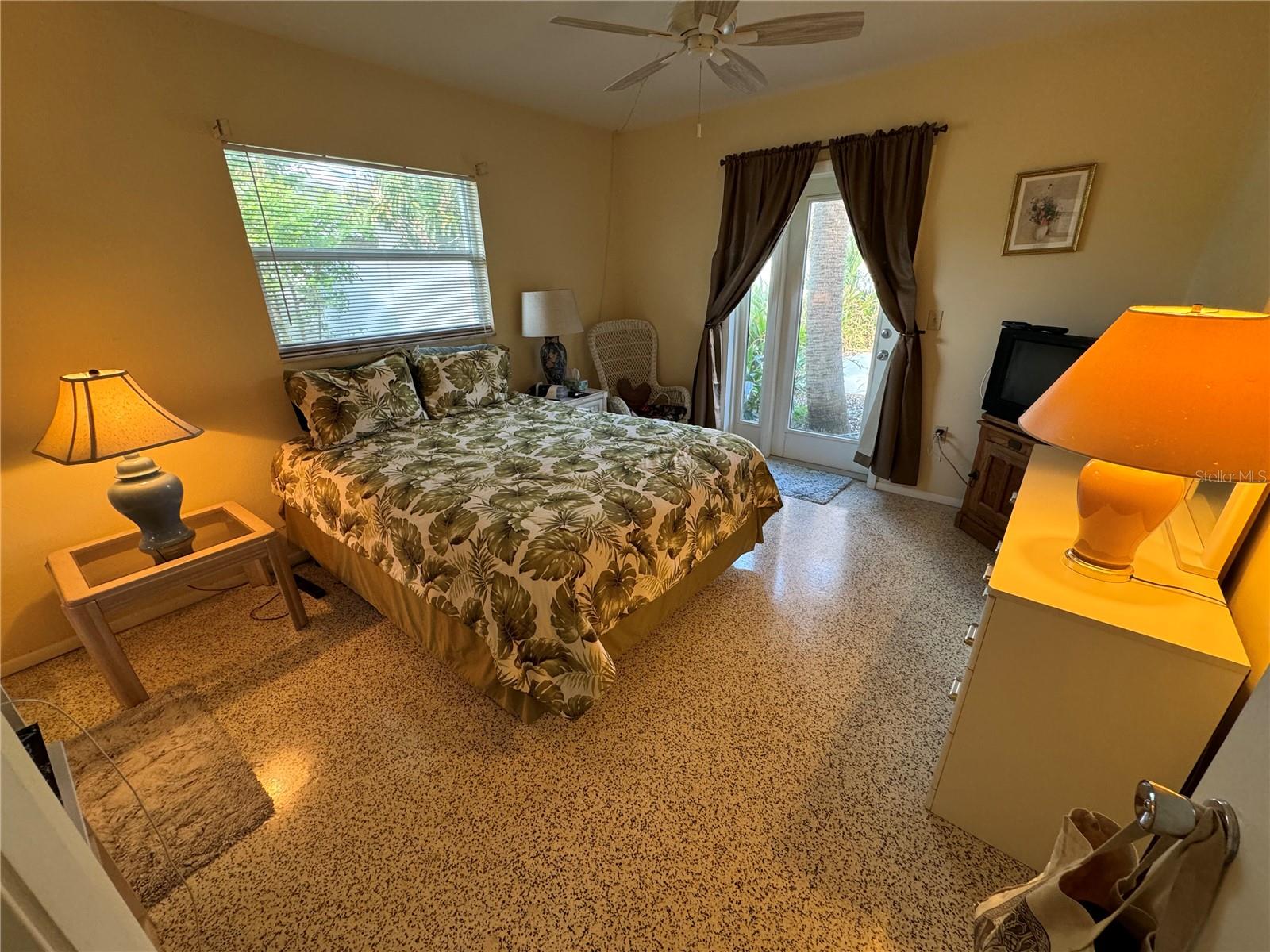 VENICE GARDENS - Residential Lease