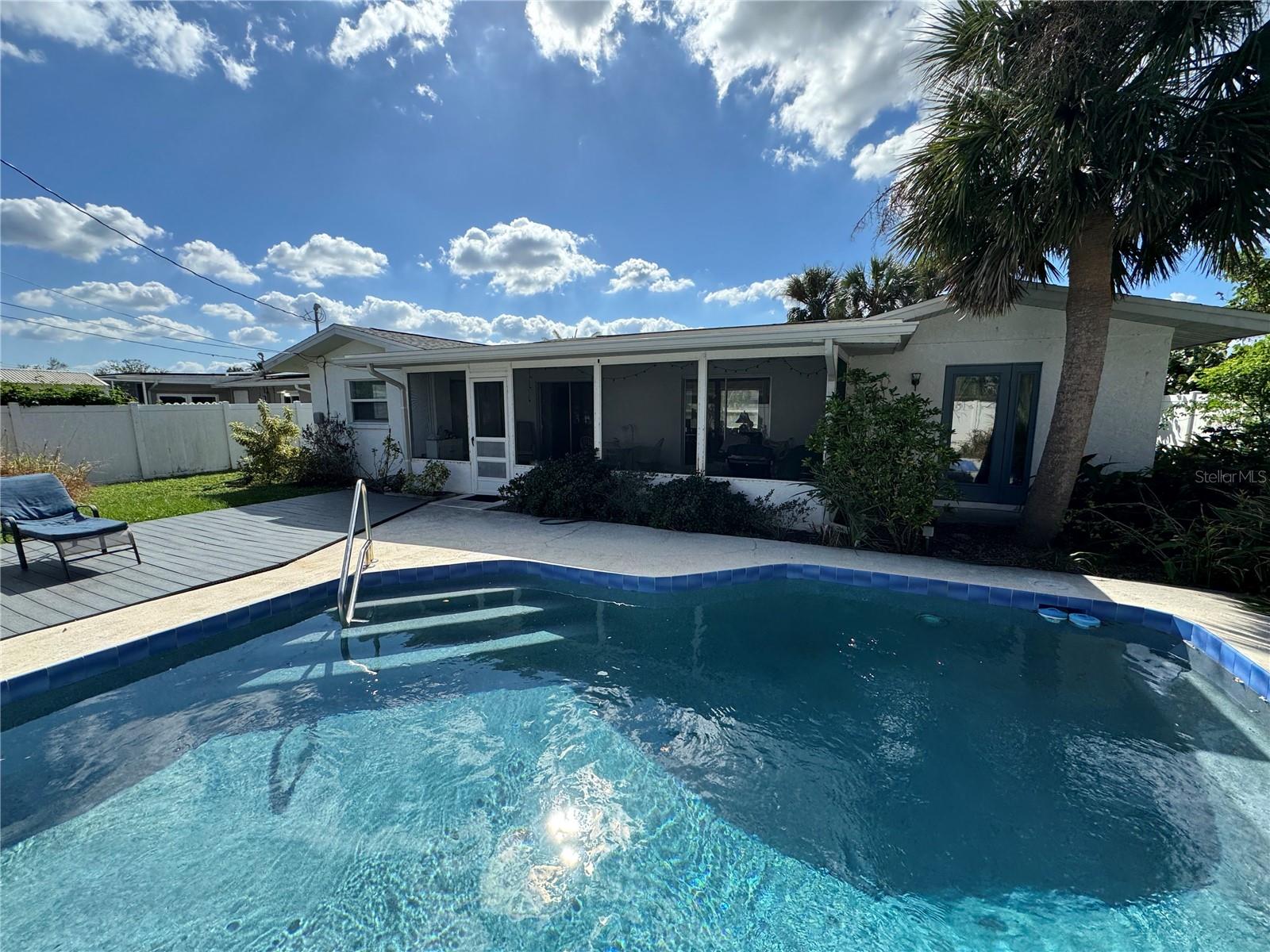 VENICE GARDENS - Residential Lease