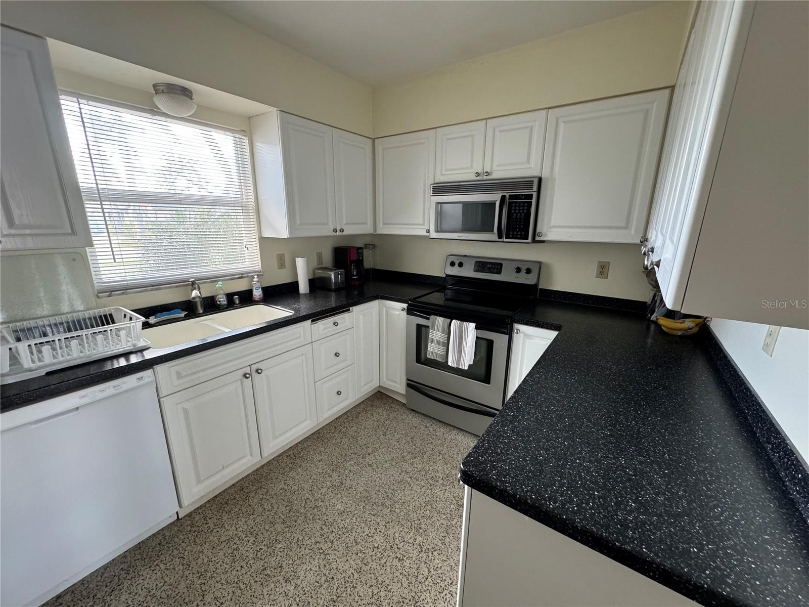 VENICE GARDENS - Residential Lease