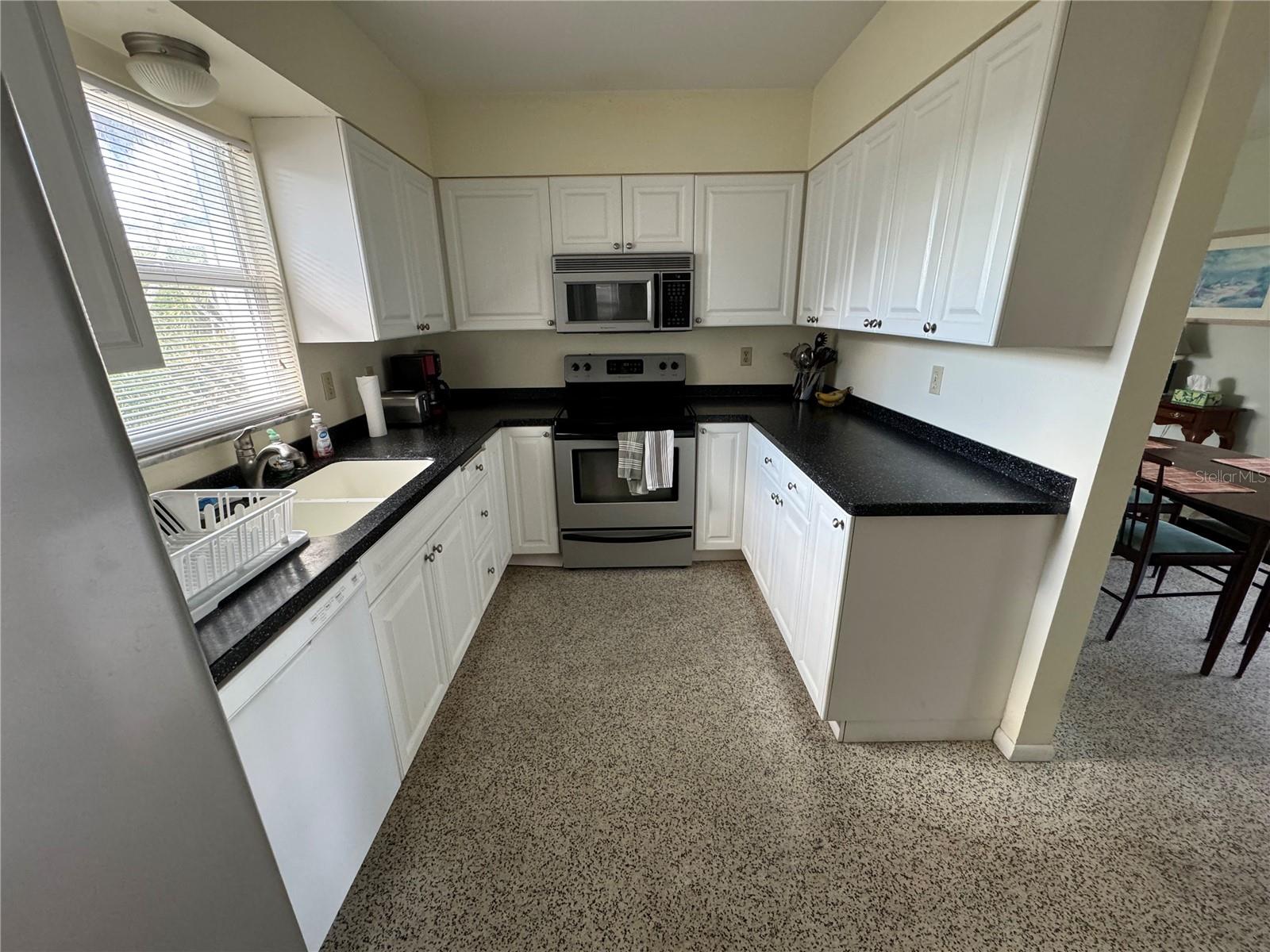 VENICE GARDENS - Residential Lease