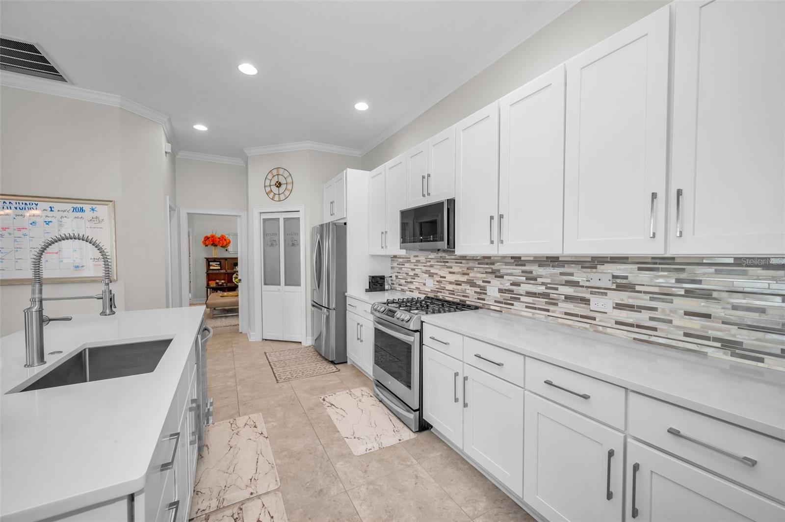 BAYOU CLUB ESTATES TRACT 5, PHASE 3 LOT 69 - Residential