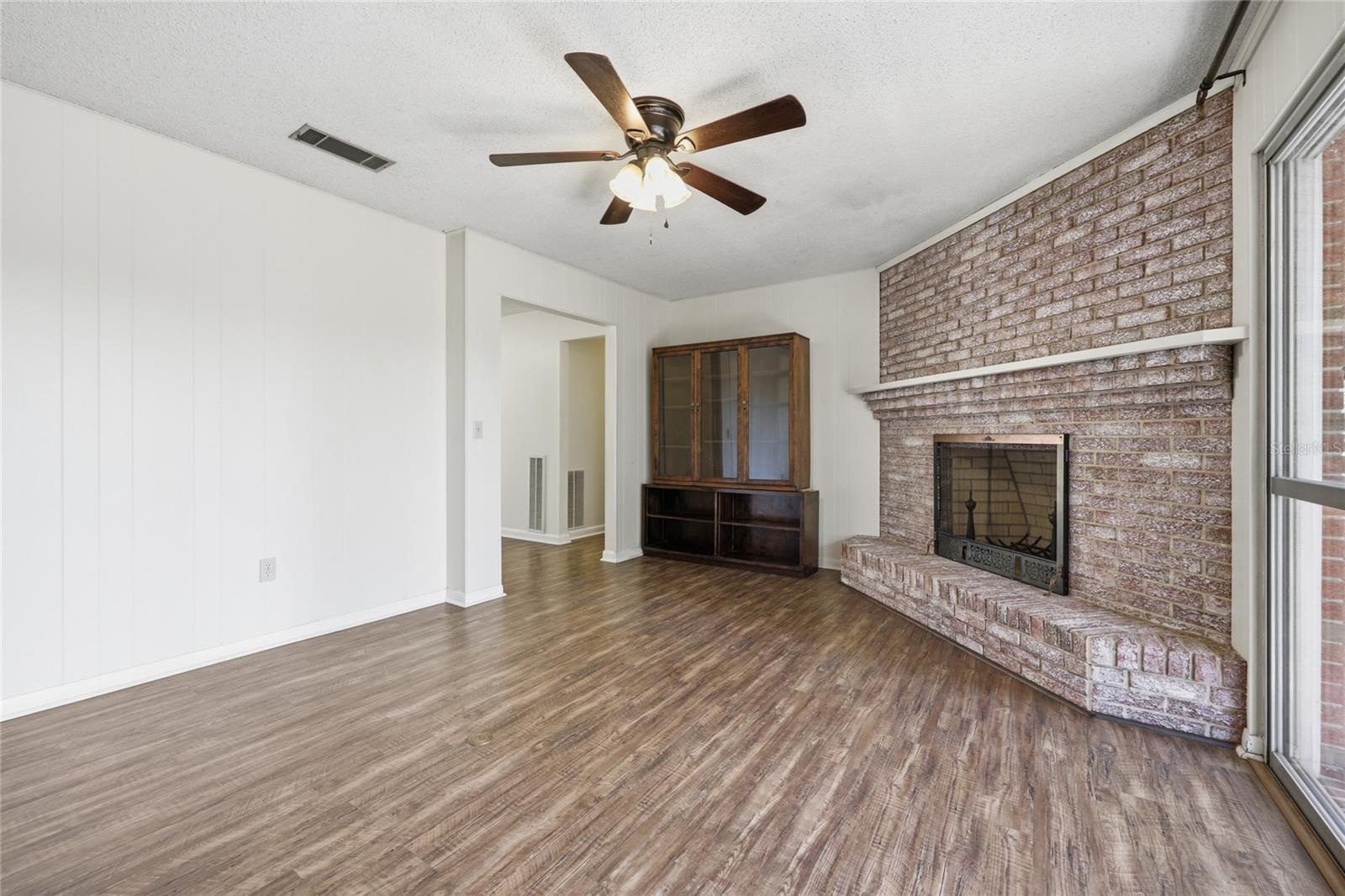 COLCLOUGH HILL 1ST ADDN-CLINCH GRT - Residential