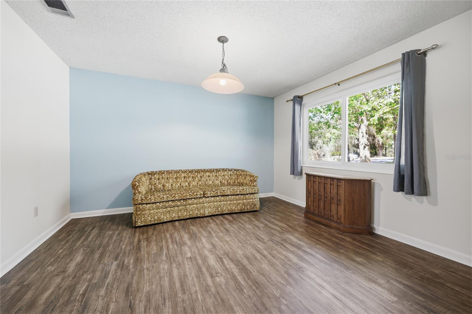 COLCLOUGH HILL 1ST ADDN-CLINCH GRT - Residential