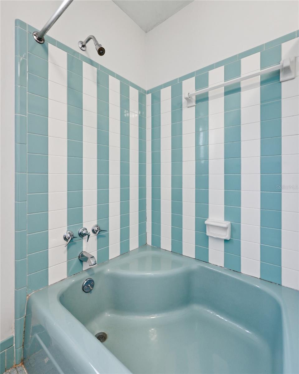 COLCLOUGH HILL 1ST ADDN-CLINCH GRT - Residential