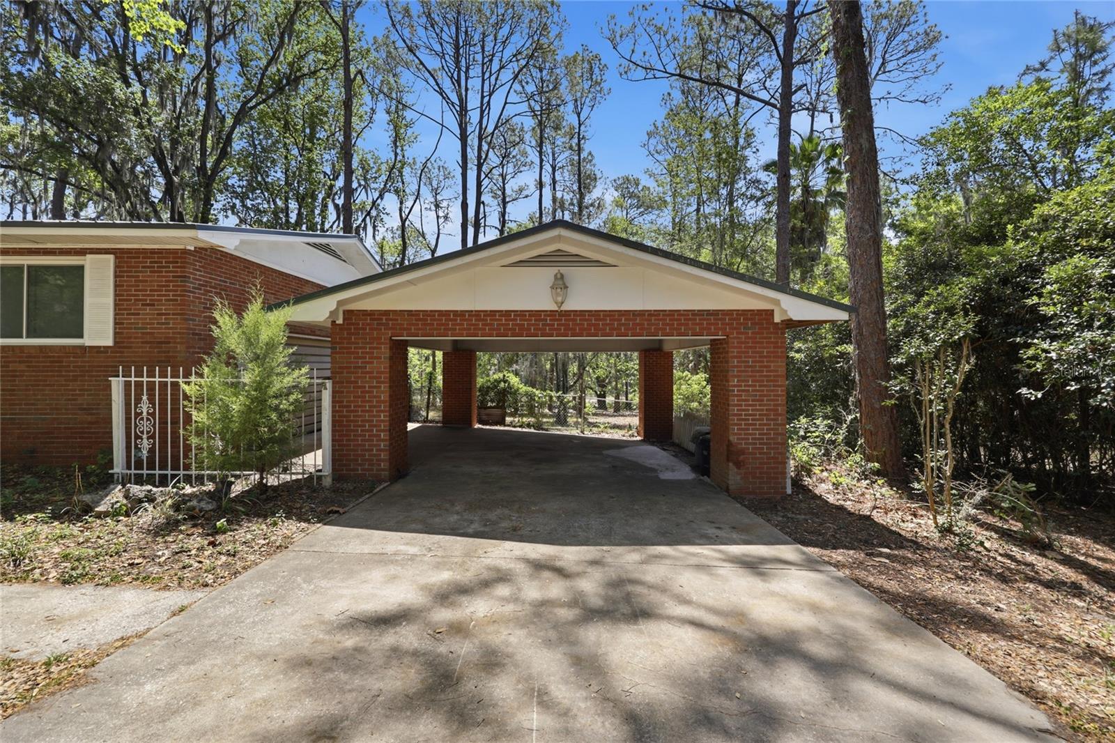 COLCLOUGH HILL 1ST ADDN-CLINCH GRT - Residential