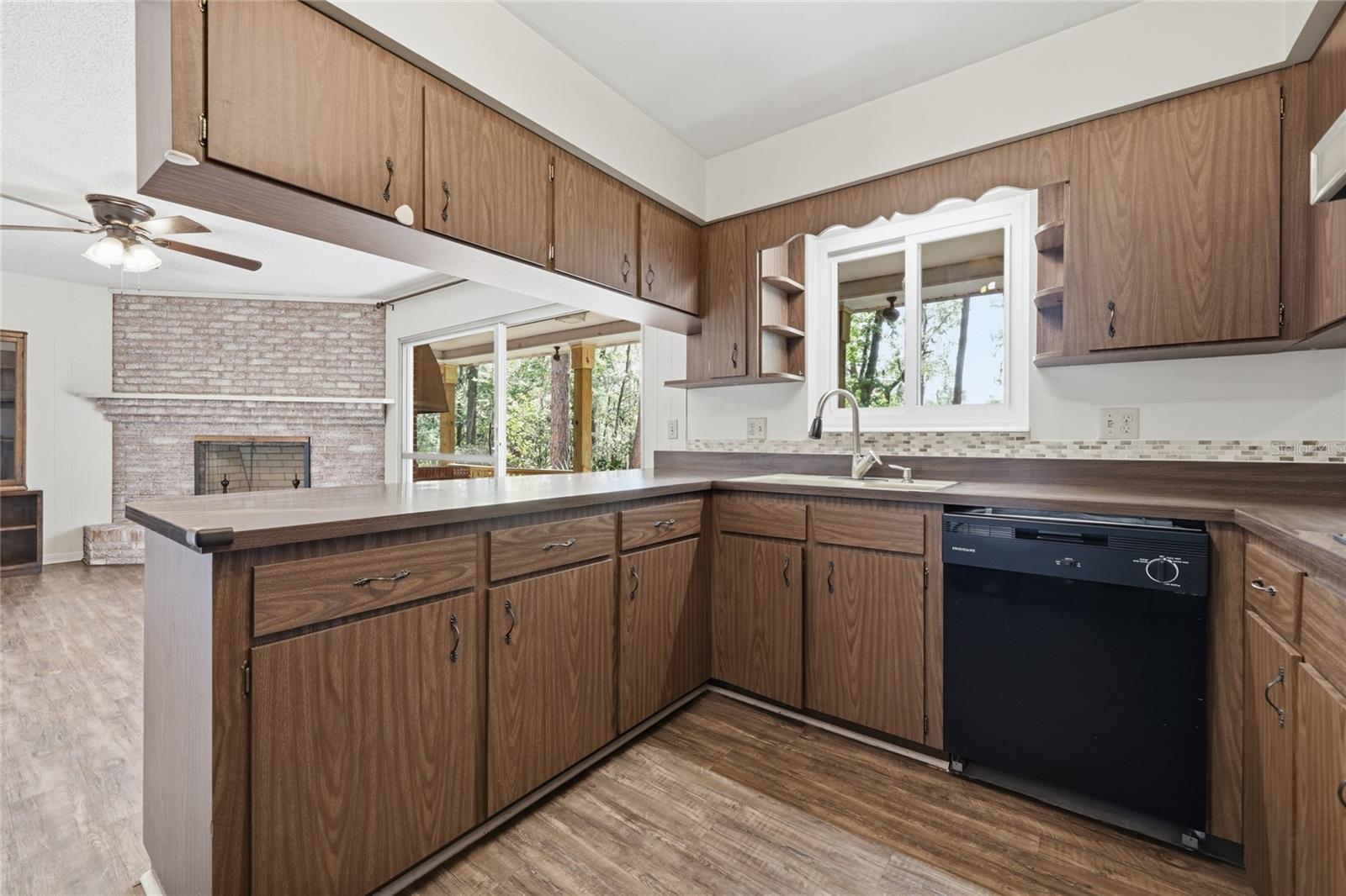 COLCLOUGH HILL 1ST ADDN-CLINCH GRT - Residential