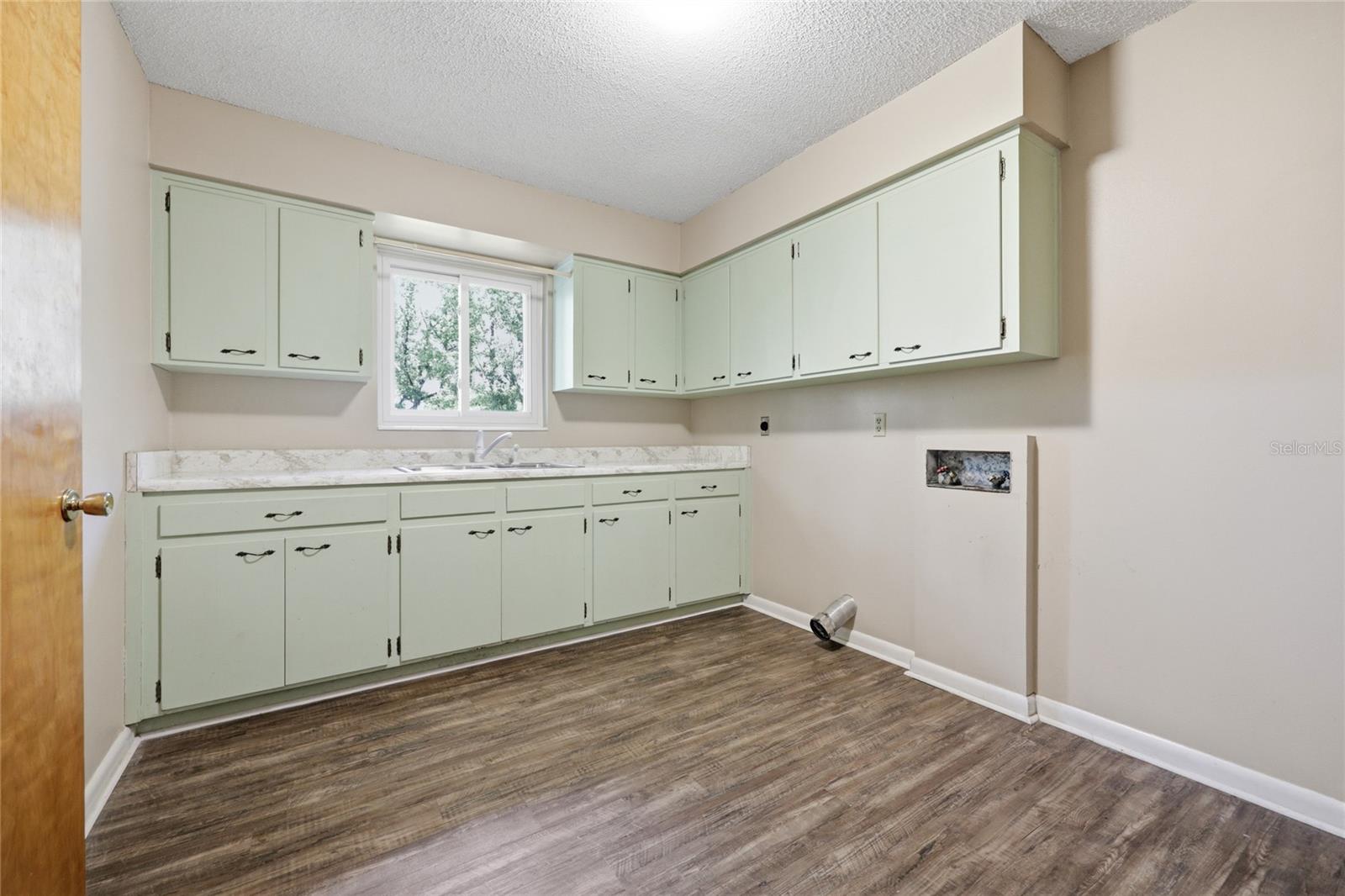 COLCLOUGH HILL 1ST ADDN-CLINCH GRT - Residential