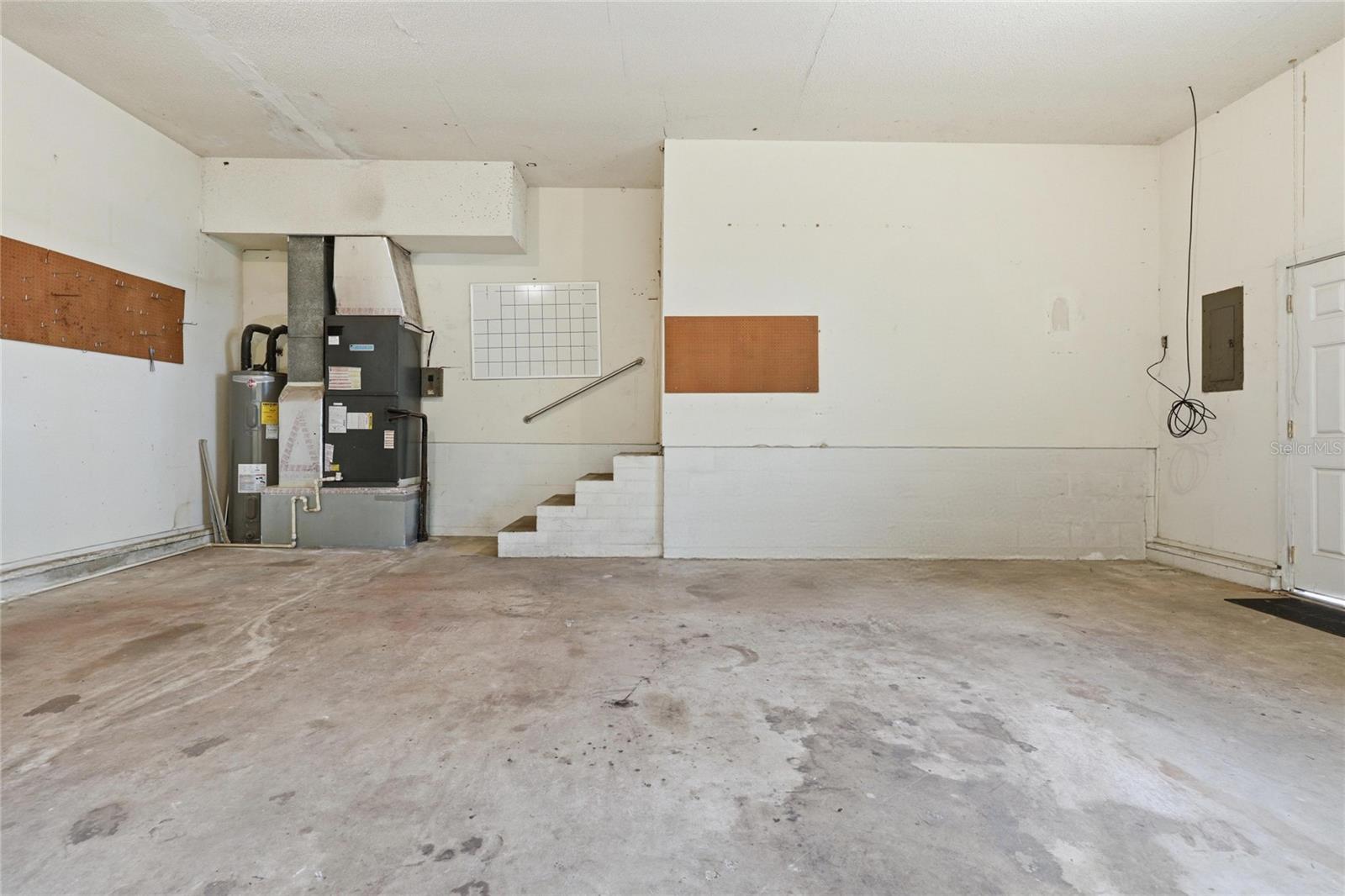 COLCLOUGH HILL 1ST ADDN-CLINCH GRT - Residential