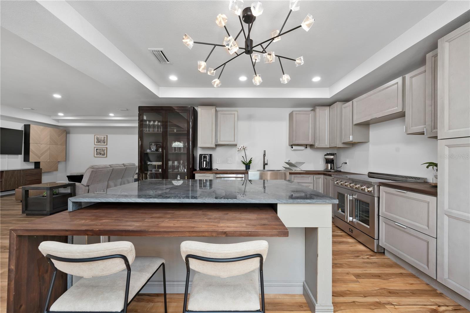 LAKE AVALON GROVES REP - Residential