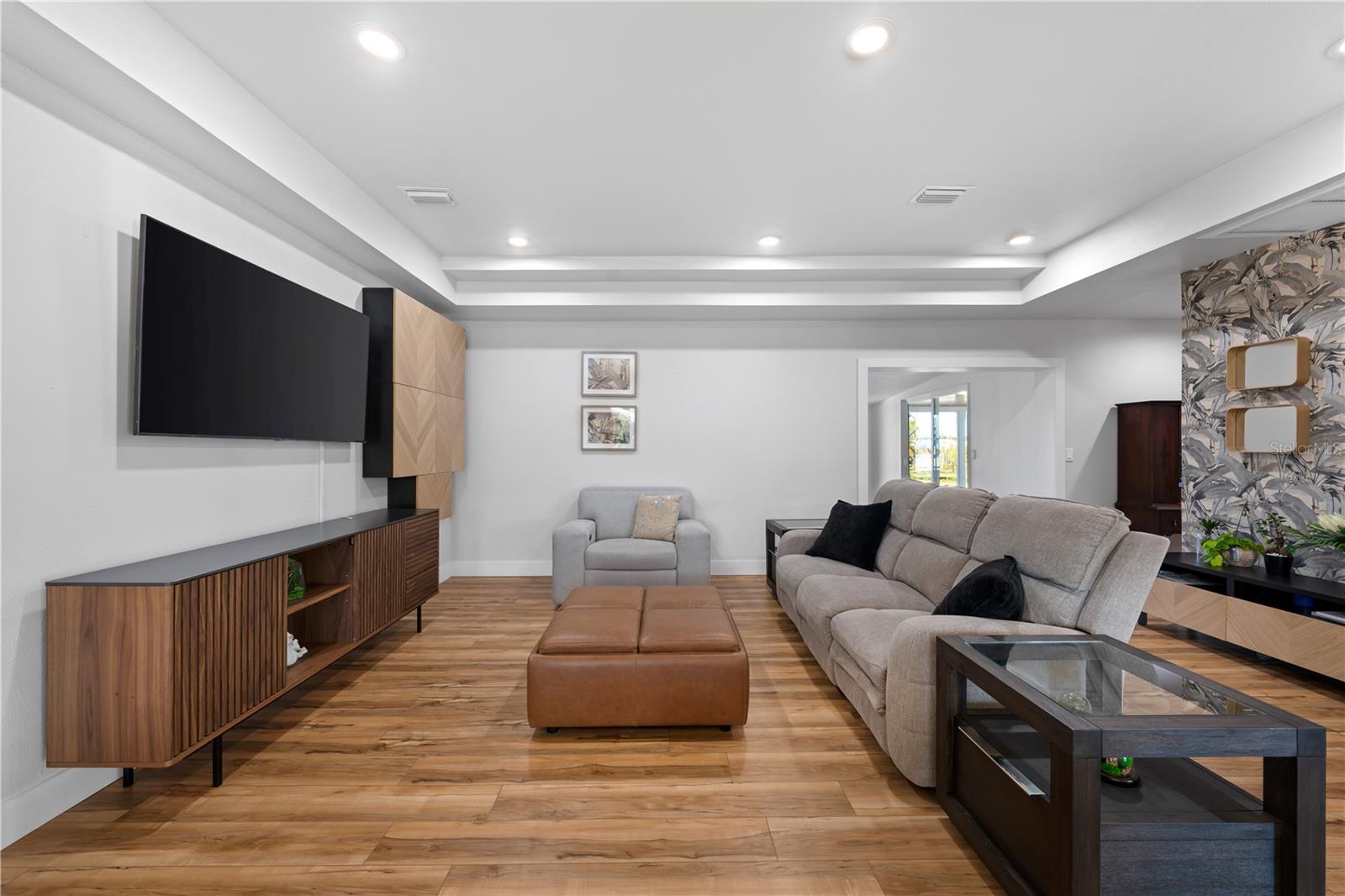 LAKE AVALON GROVES REP - Residential