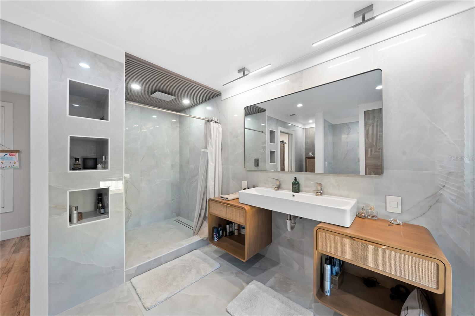 LAKE AVALON GROVES REP - Residential