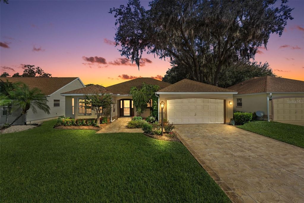 Photo of 415 Loma Paseo Drive, The Villages, FL 32159 (MLS # G5102601)