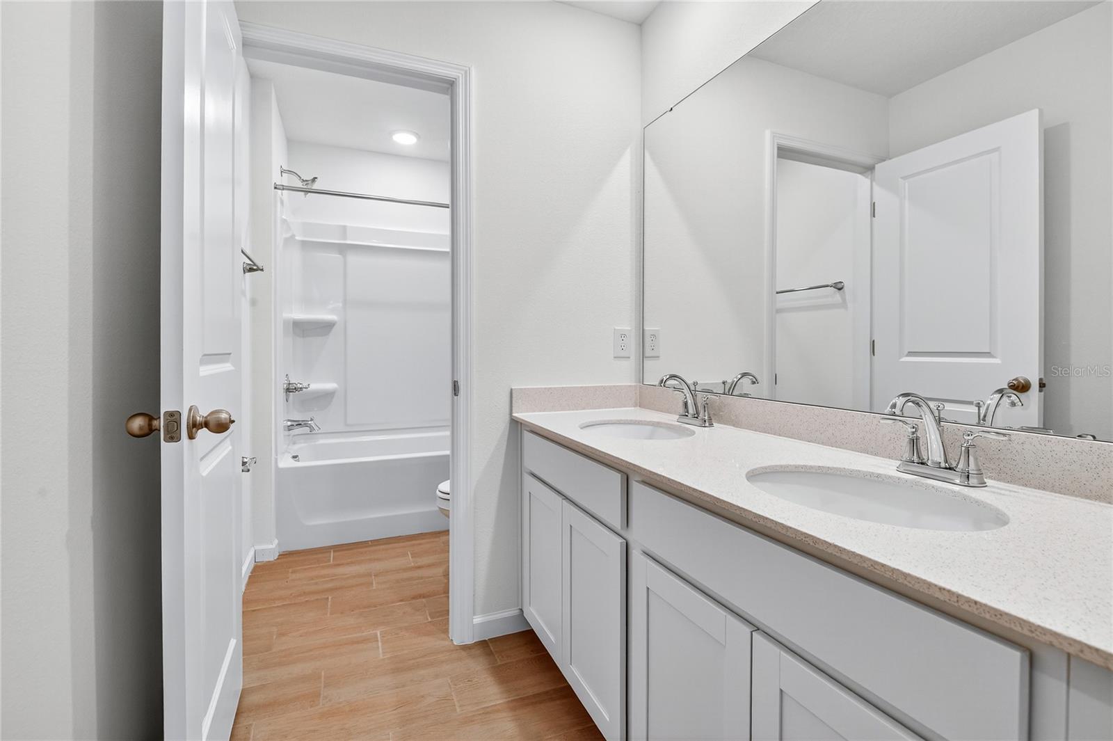 SEASONS AT SHORES OF LAKE DELL - Residential