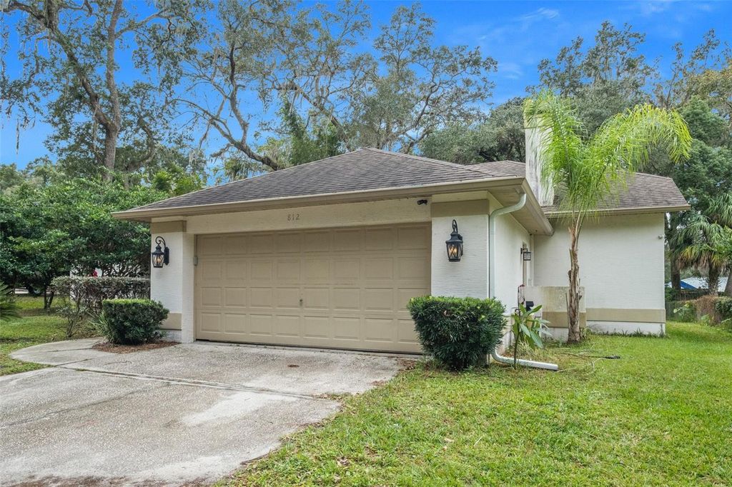 Photo of 812 Buena Vista Avenue, Brooksville, FL 34601 (MLS # W7882071)