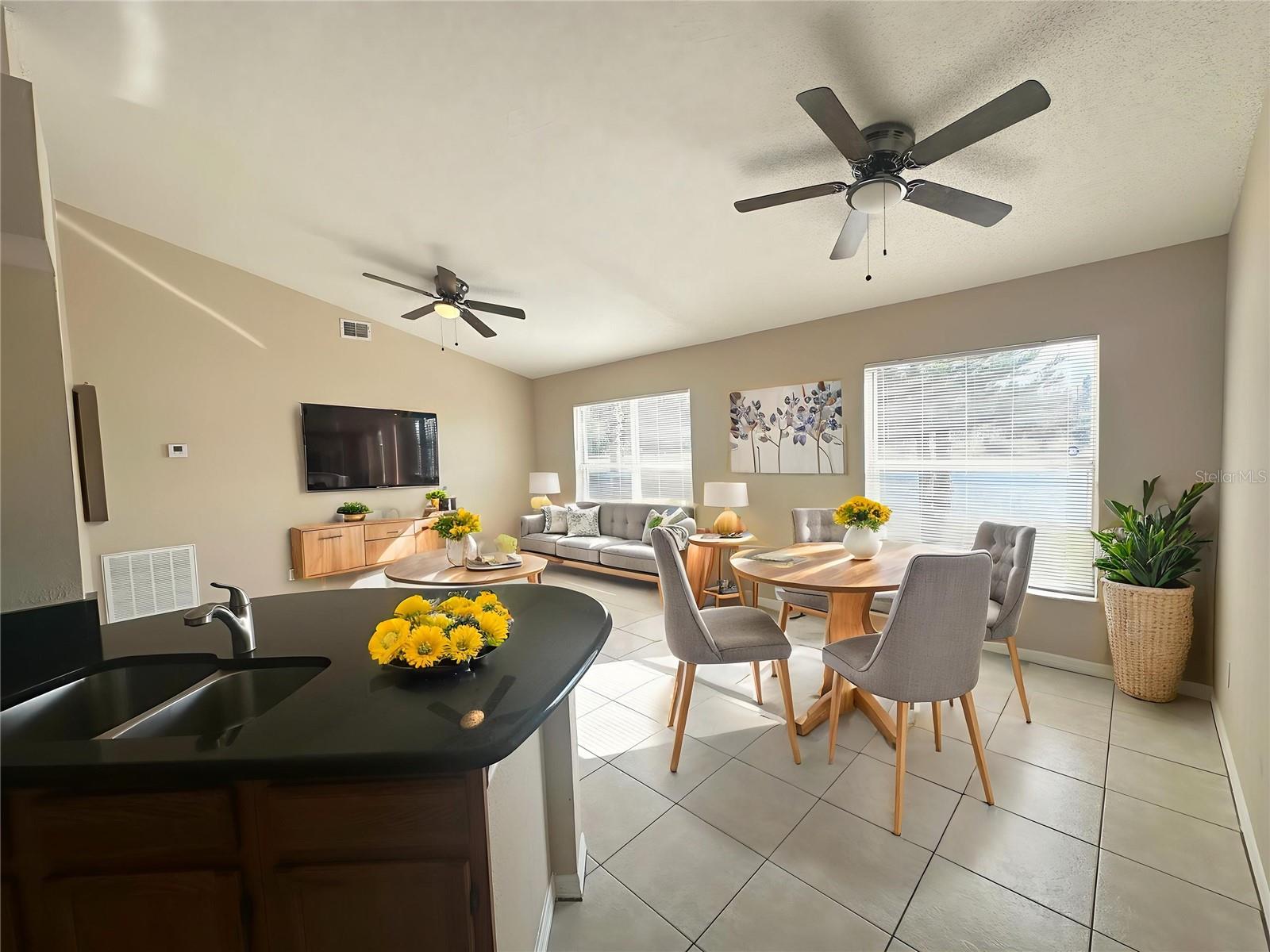 Casas a venda 2 - Jen Dantas 12553 BEACONTREE WAY