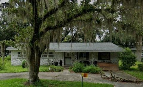 Photo of 2112 NE 7th Avenue, Gainesville, FL 32641 (MLS # GC534127)