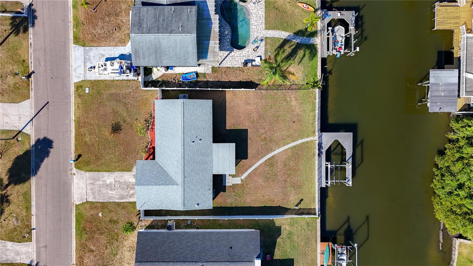 TAMPA SHORES INC 1 UNIT 3 - Residential Lease